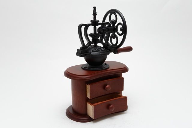 картинка 9212 Кофемолка деревянная с колесом от магазина Gipfel