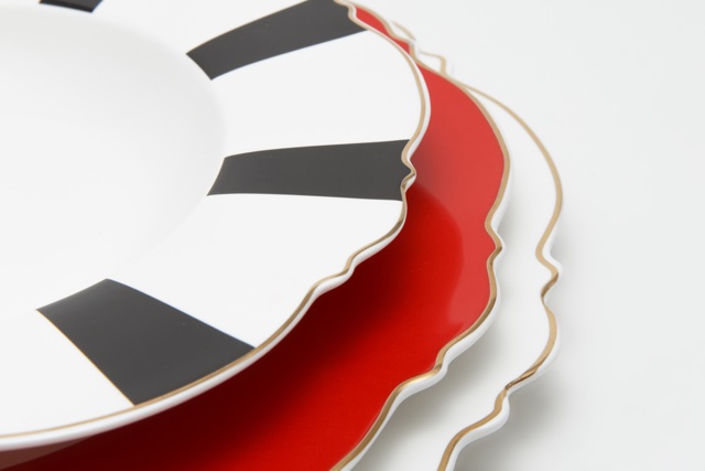 картинка 3871 GIPFEL Сервиз столовый MODERN на 6 персон, 18 предметов (6 обеденных тарелок 31см, 6 закусочных тарелок 28см, 6 суповых тарелок 23см). Матеріал: костяной фарфор от магазина Gipfel