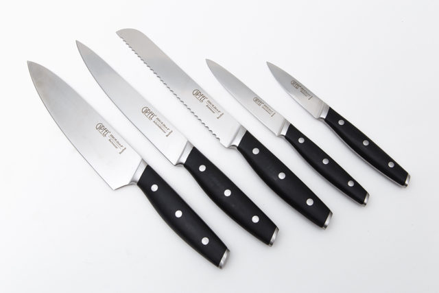 картинка 6689 GIPFEL Набор ножей из 6пр. (нож поварской 20см, нож разделочный 20см, нож для нарезки хлеба 20см, нож универсальный 13см, нож для чистки овощей 9см, подставка деревянная). Материал лезвия: сталь X50Cr15. Материал ручки: нерж сталь, пластик. Цвет ручк от магазина Gipfel